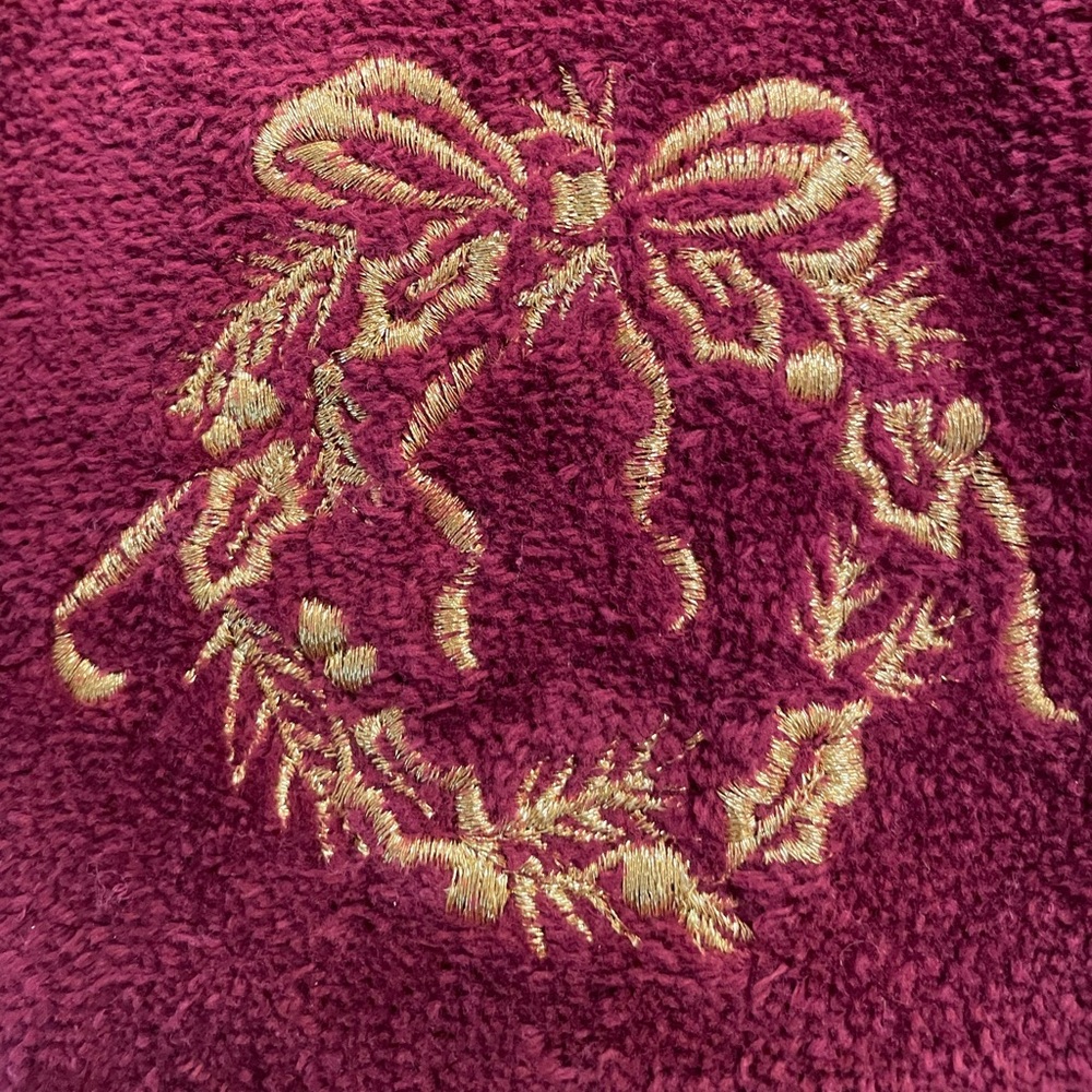 4 bathroom Christmas towels - Picture 2 of 6